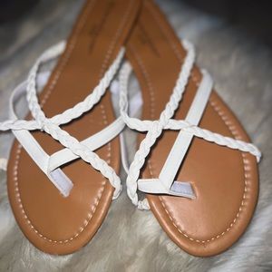 Charles Albert New York Ladies White Flip-Flops W/Braided Straps SZ 9